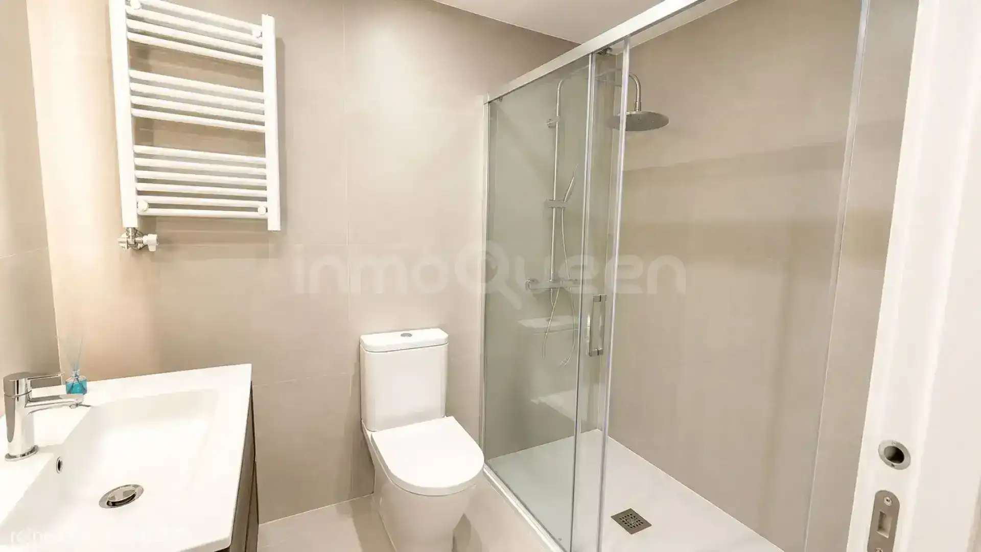 Baño de Piso de alquiler en Zaragoza con Calefacción y Amueblado