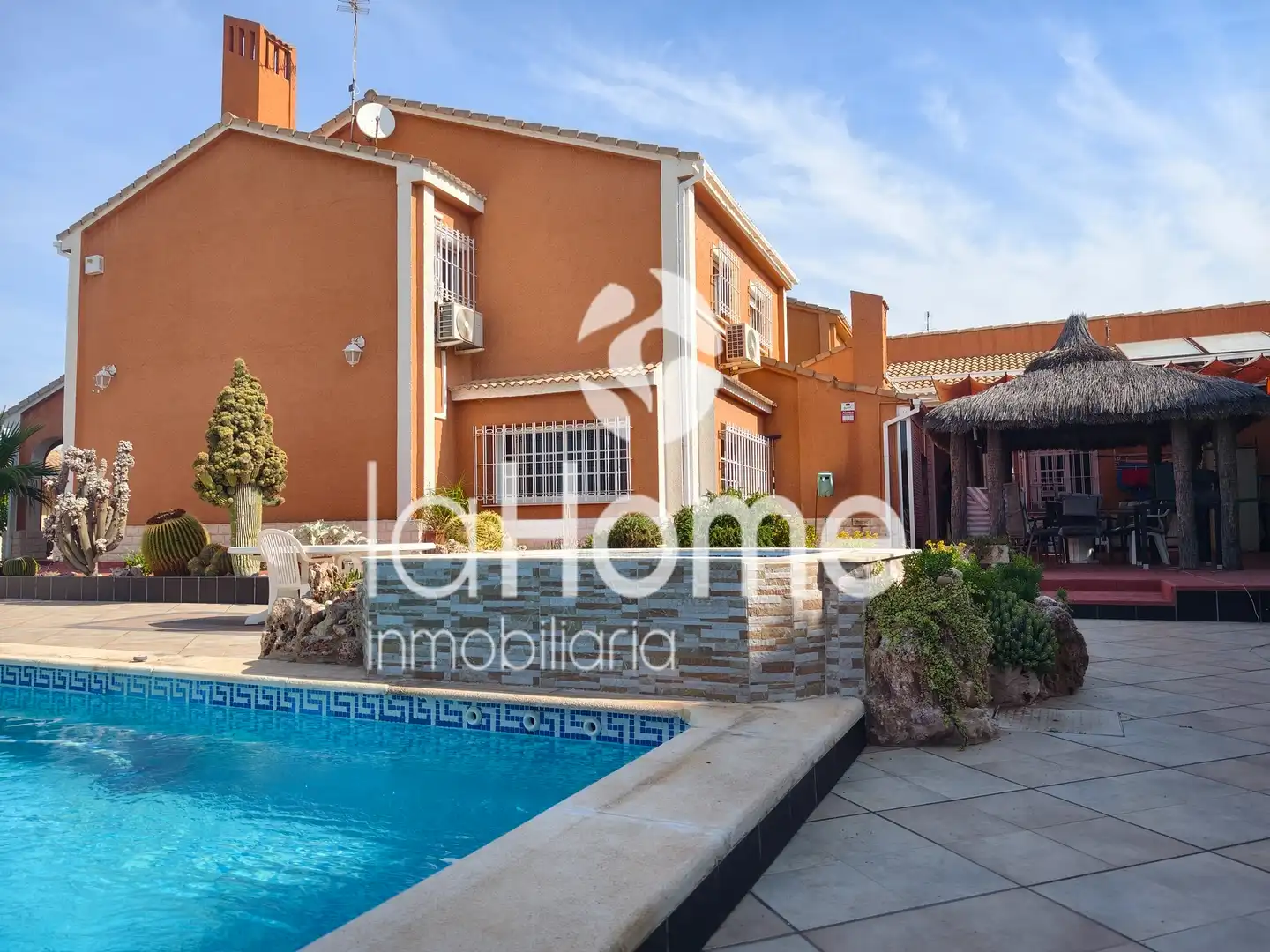 Vista exterior de Casa o xalet en venda en San Antonio de Benagéber amb Aire condicionat, Calefacció i Jardí privat