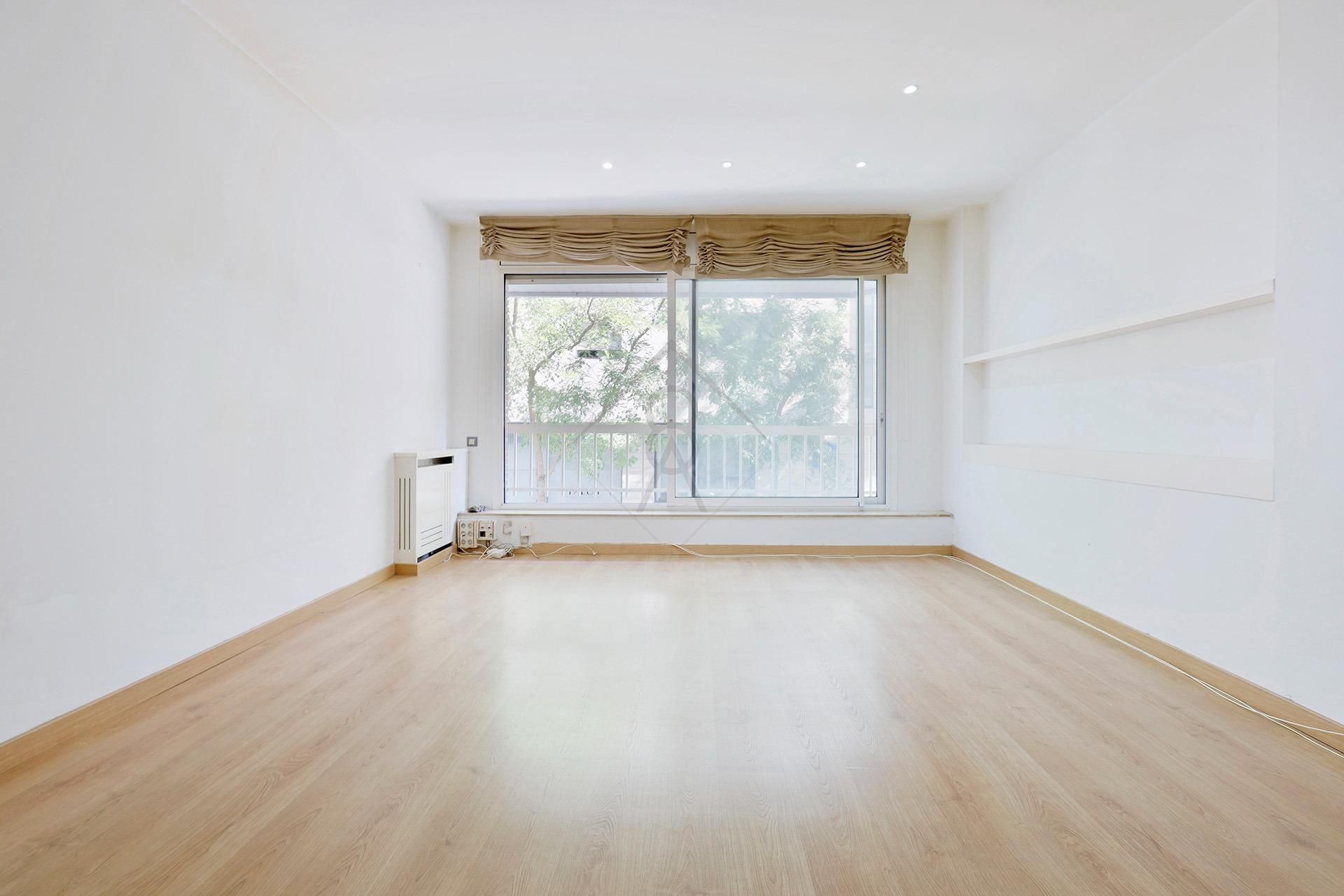 Sala d'estar de Pis en venda en  Barcelona Capital amb Aire condicionat i Parquet