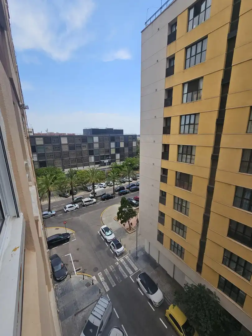 Exterior view of Flat for sale in Valencia  with Air Conditioner, Furnished and Balcony