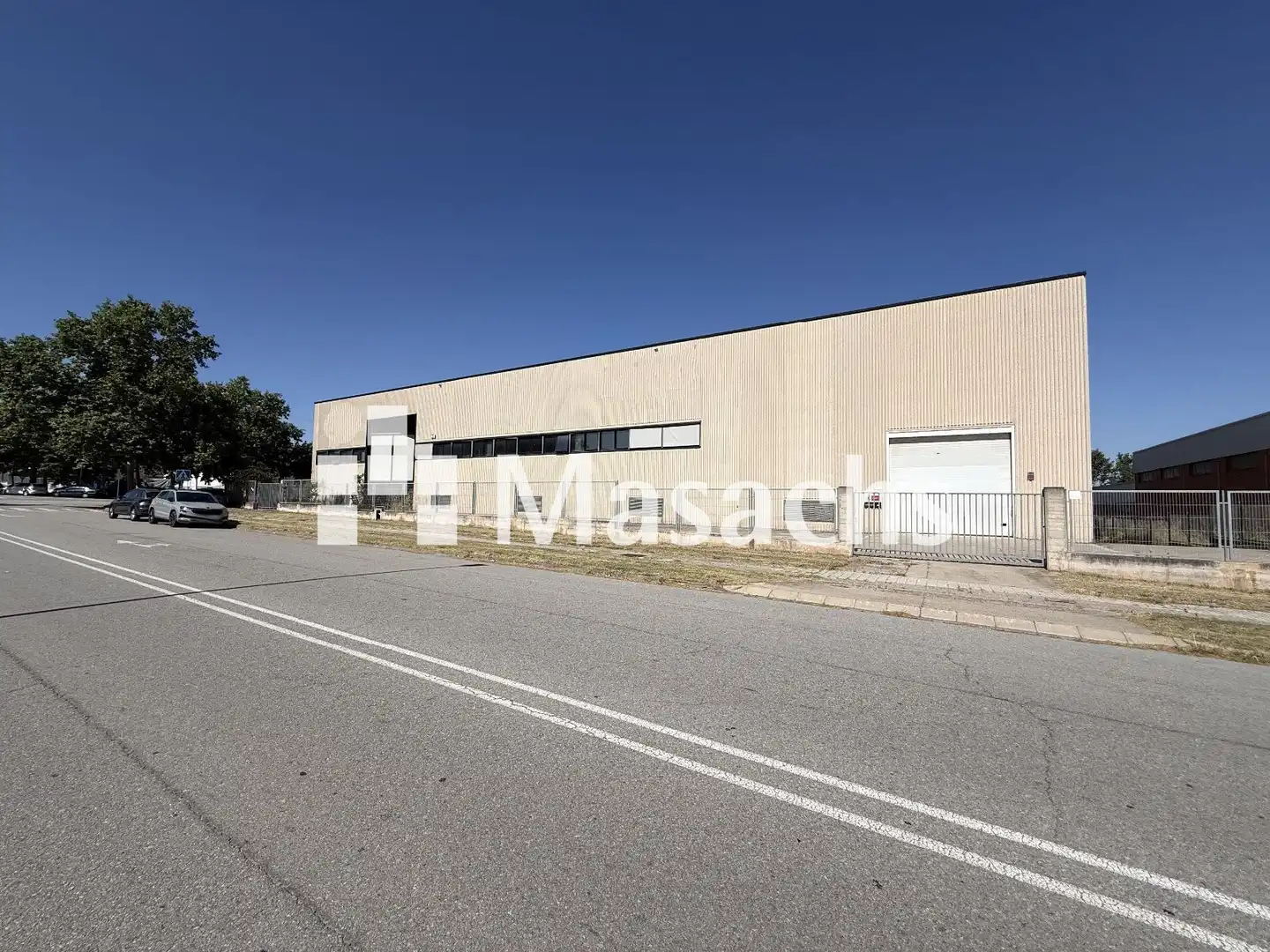 Vista exterior de Nau industrial en venda en Manresa