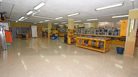 Local comercial en venta en Las Lagunas, Mijas Costa  Ideal para negocios industriales o logísticos, imatge 2