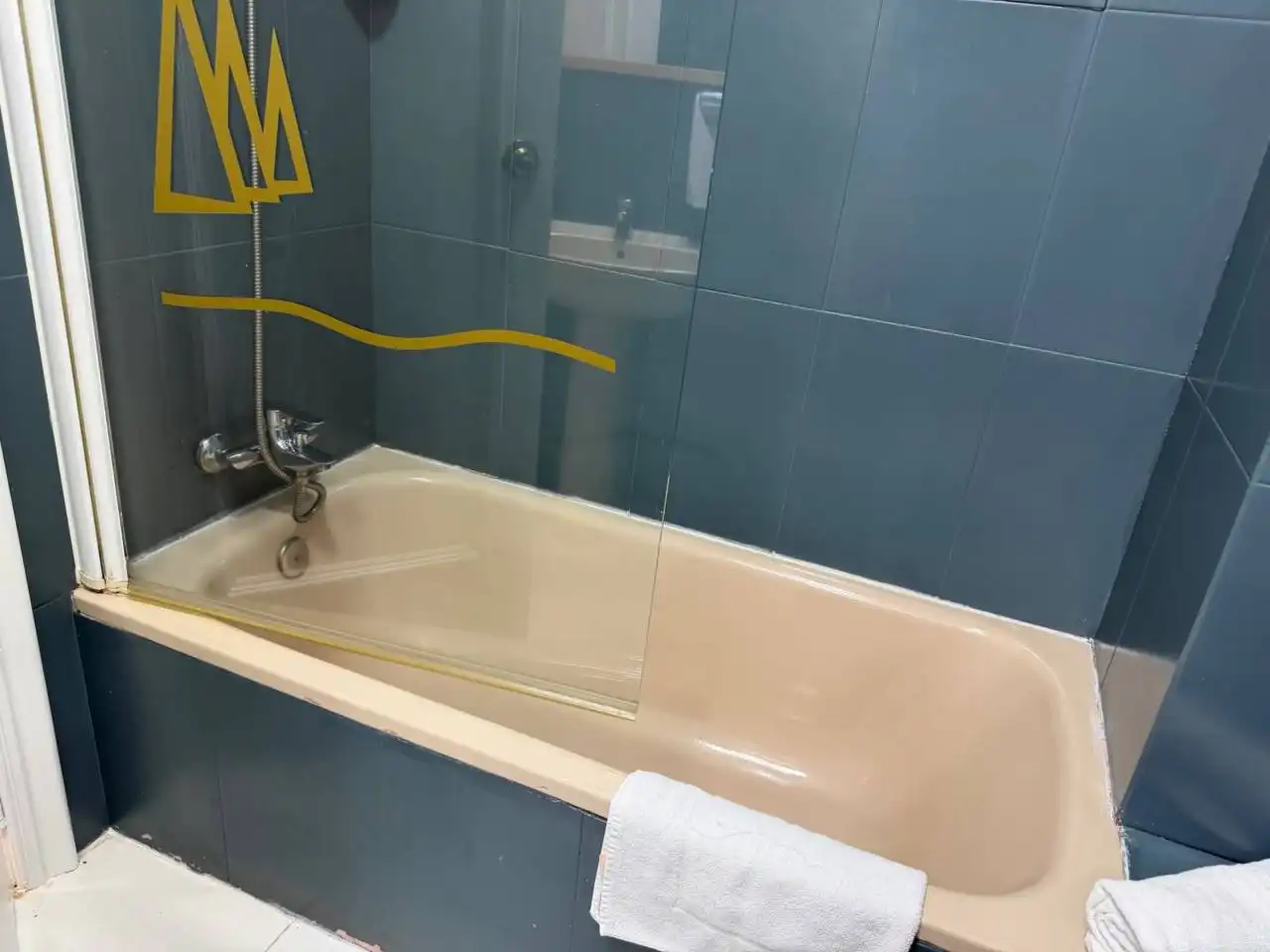 Bany de Pis de lloguer en Vigo  amb Aire condicionat, Calefacció i Alarma