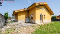 Vista exterior de Casa o xalet en venda en Entrambasaguas amb Jardí privat