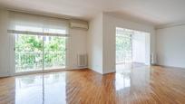 Living room of Flat to rent in  Barcelona Capital  with Air Conditioner, Heating and Balcony