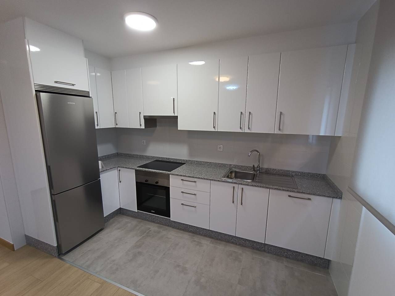 Cocina de Piso de alquiler en Ames con Calefacción y Trastero