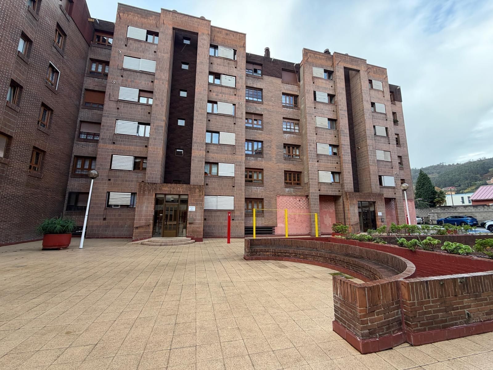 Vista exterior de Piso en venta en Oviedo  con Jardín privado