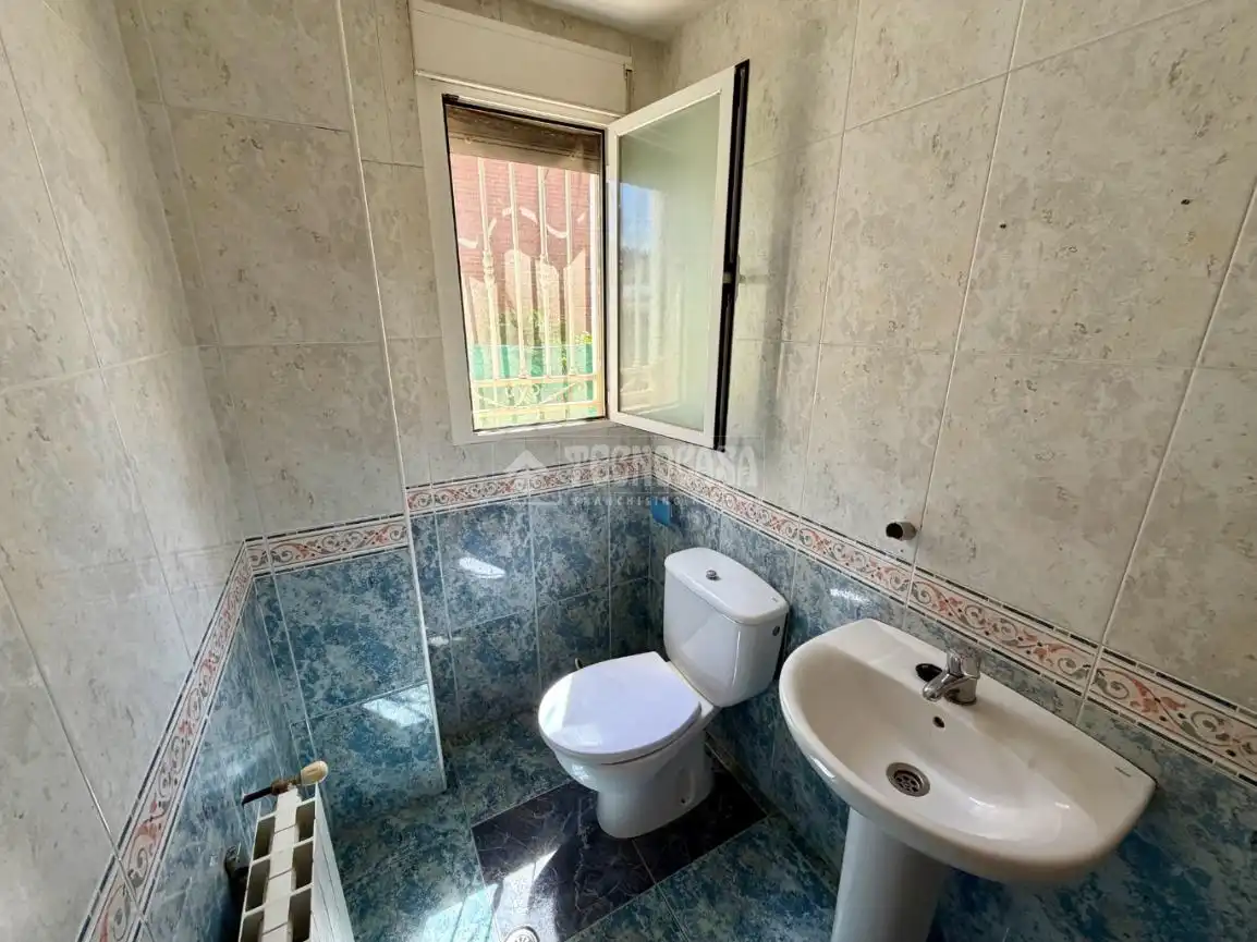 Bathroom of Detached homes for sale in Azuqueca de Henares