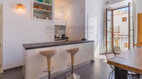 Venta  Apartamento reformado de 2 habitaciones con balcón en La Marina  Ibiza