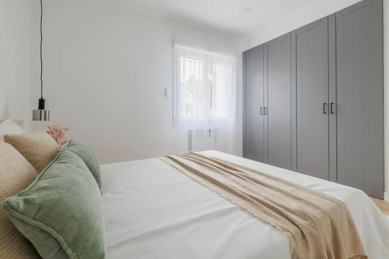Dormitori de Apartament en venda en Madrid amb Jardí privat i Terrassa