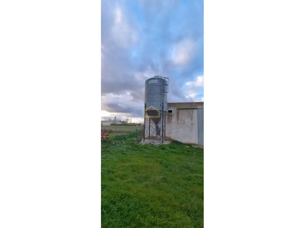 Vista exterior de Nave industrial en venta en San Cristóbal de la Cuesta