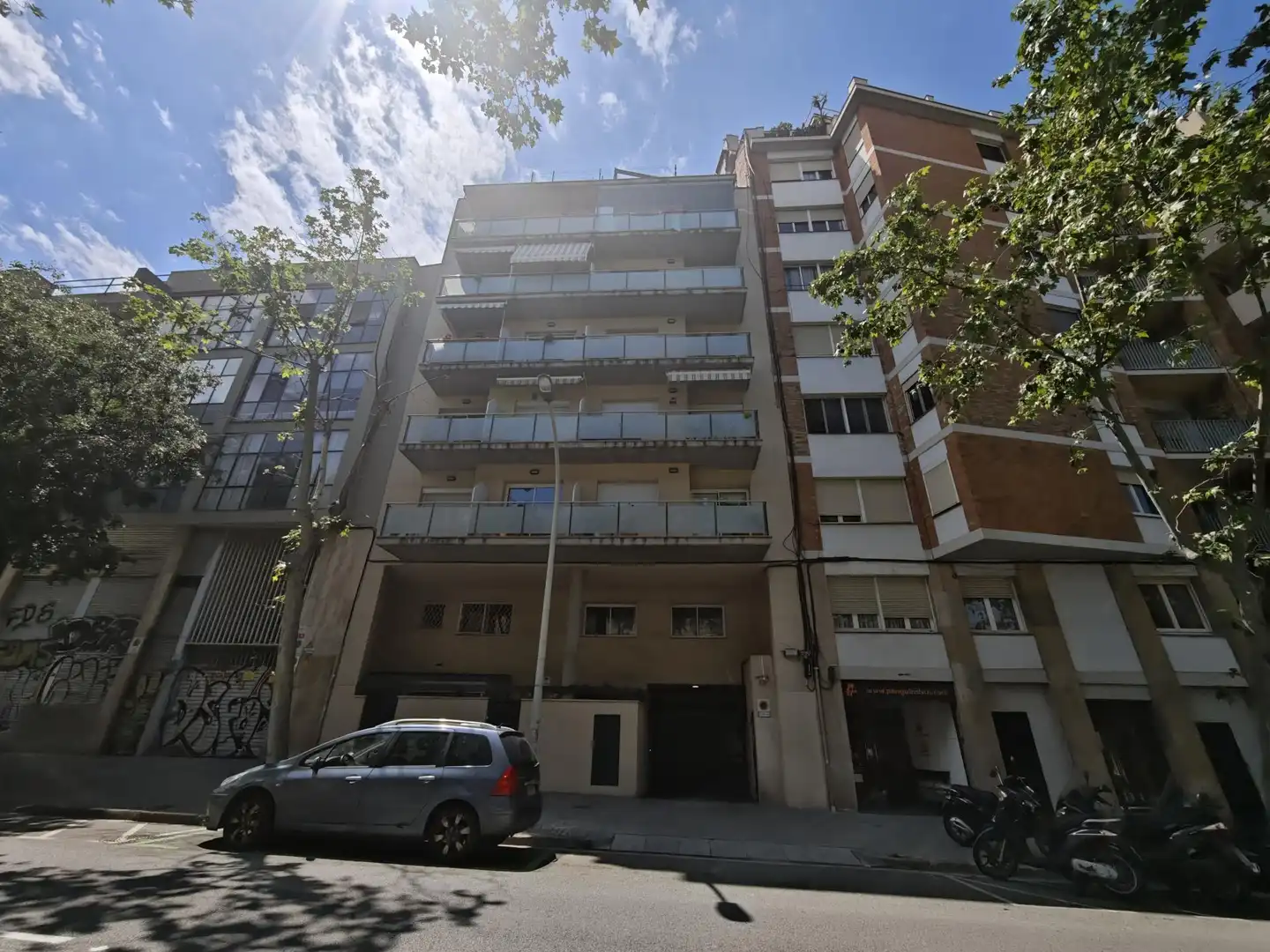 Vista exterior de Pis en venda en Barcelona amb Calefacció i Jardí privat