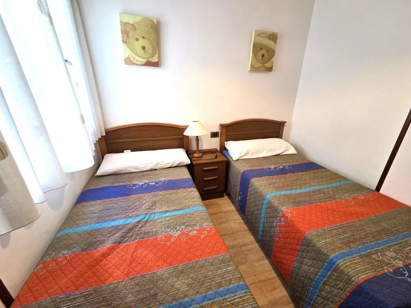 Schlafzimmer von Wohnungen zur Miete in Sanxenxo mit Terrasse, Möbliert und Ofen