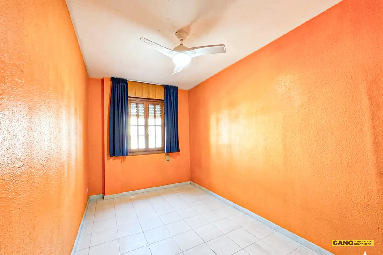 Habitación de Piso en venta en Almería con Terraza y Trastero