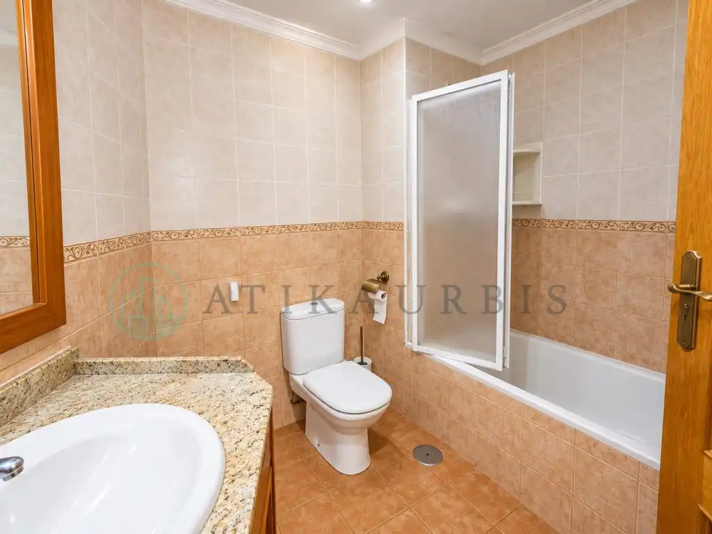 Baño de Piso en venta en Málaga con Aire acondicionado, Terraza y Amueblado
