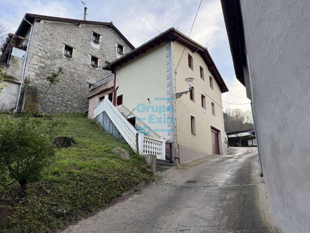 Vista exterior de Casa o xalet en venda en Astigarraga amb Calefacció i Traster