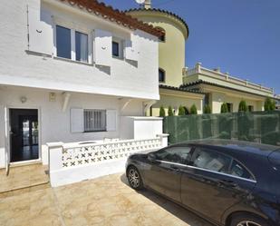 Vista exterior de Casa o xalet en venda en Empuriabrava amb Aire condicionat i Piscina