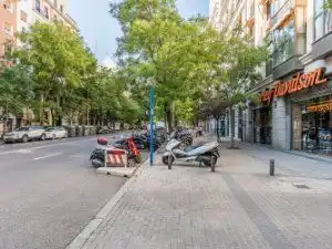 Außenansicht von Wohnung zur Miete in Madrid mit Klimaanlage, Heizung und Möbliert
