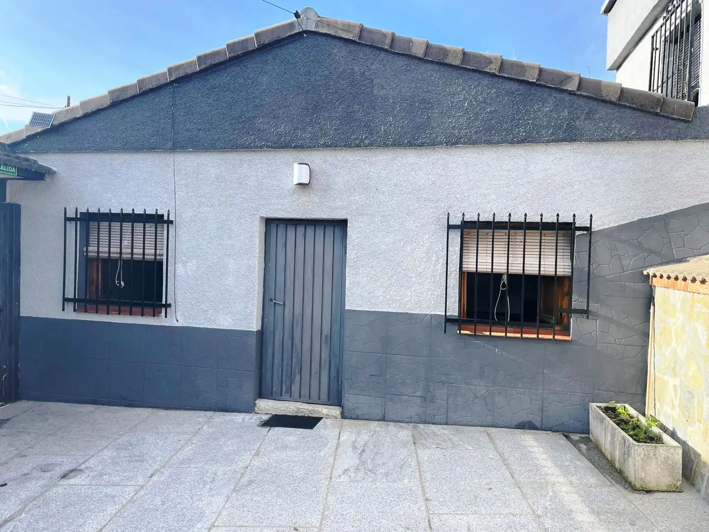 Vista exterior de Casa o xalet en venda en Santa Cruz del Retamar amb Calefacció, Jardí privat i Terrassa