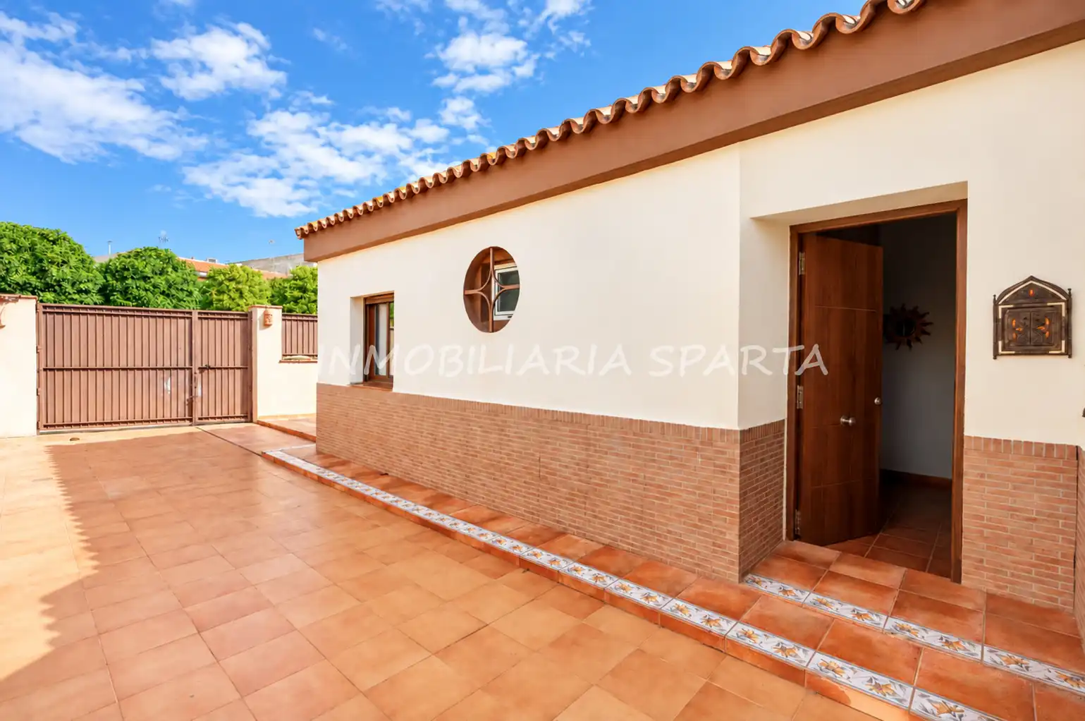 Vista exterior de Casa o xalet en venda en Espartinas Pueblo