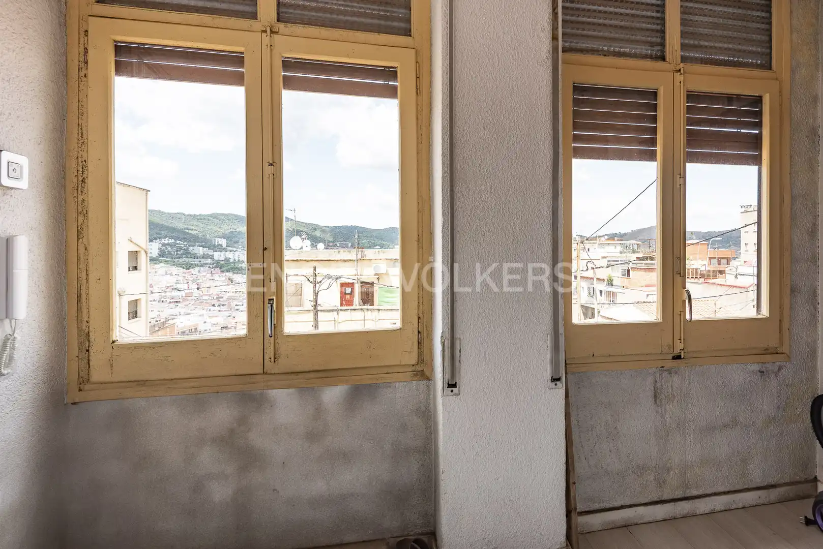 Außenansicht von Wohnung zum Verkauf in Barcelona mit Heizung, Parkett und Terrasse