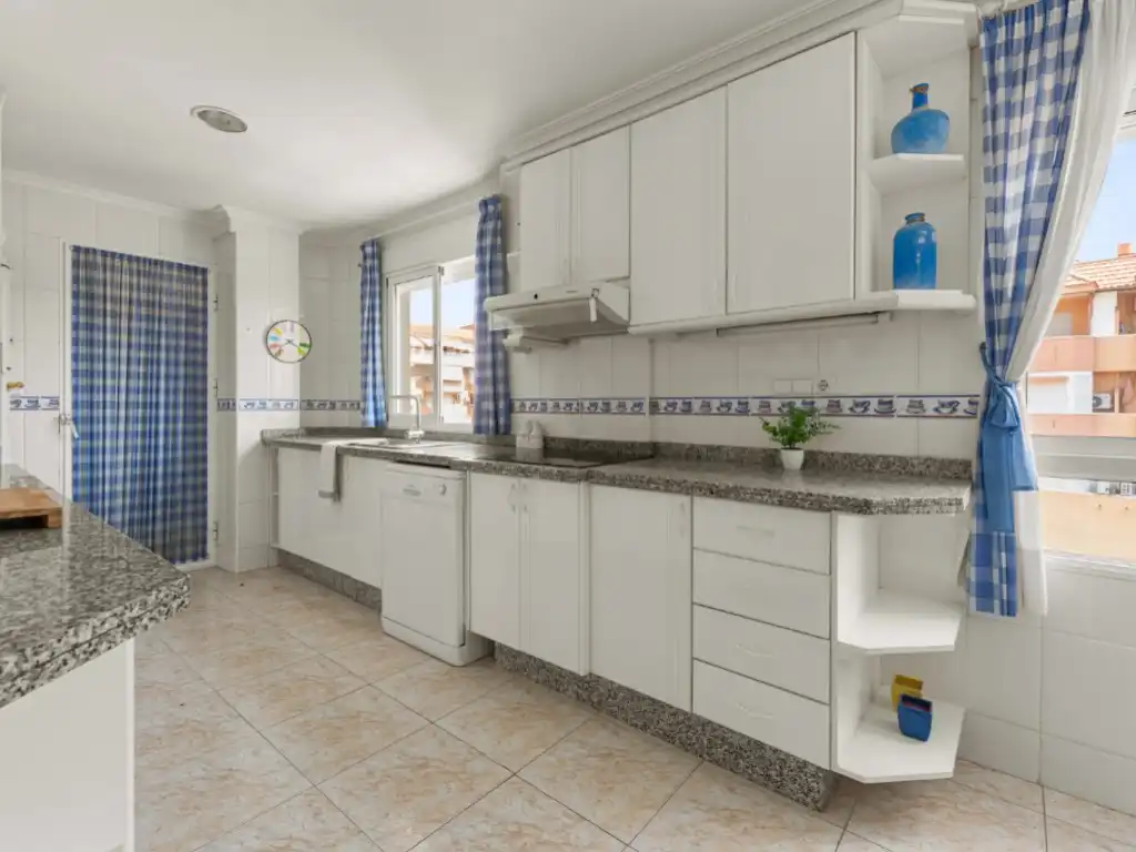 Cocina de Ático en venta en El Campello con Aire acondicionado, Terraza y Amueblado