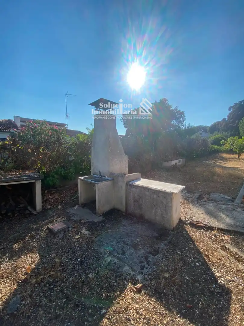 Vista exterior de Casa o xalet en venda en Calvarrasa de Arriba amb Traster i Moblat