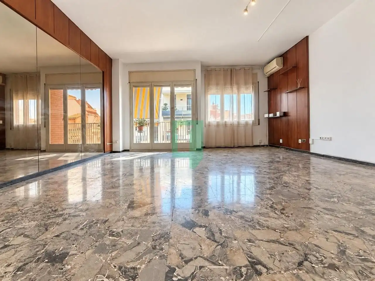 Living room of Flat for sale in Badalona  with Air Conditioner and Balcony