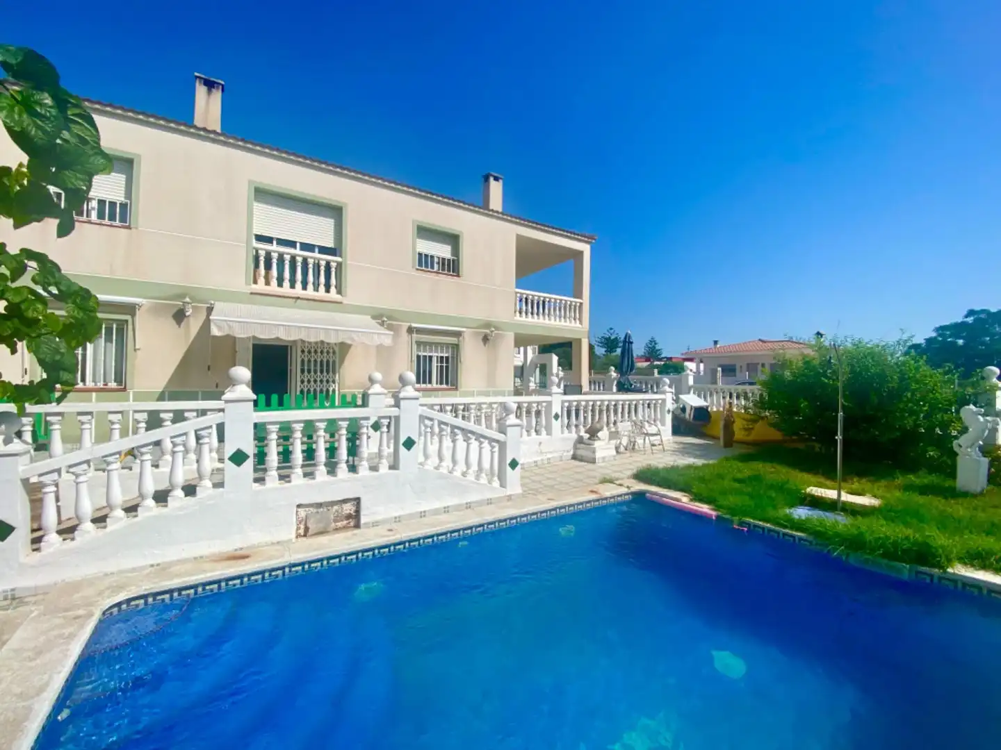 Detached house with pool for sale in Alcanar