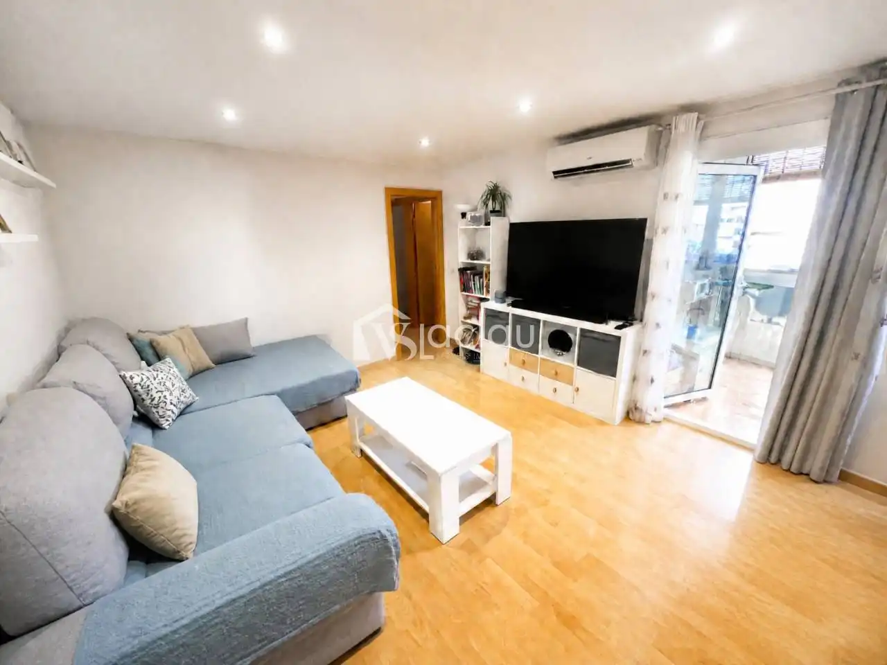 Sala de estar de Piso en venta en Olesa de Montserrat con Aire acondicionado y Parquet