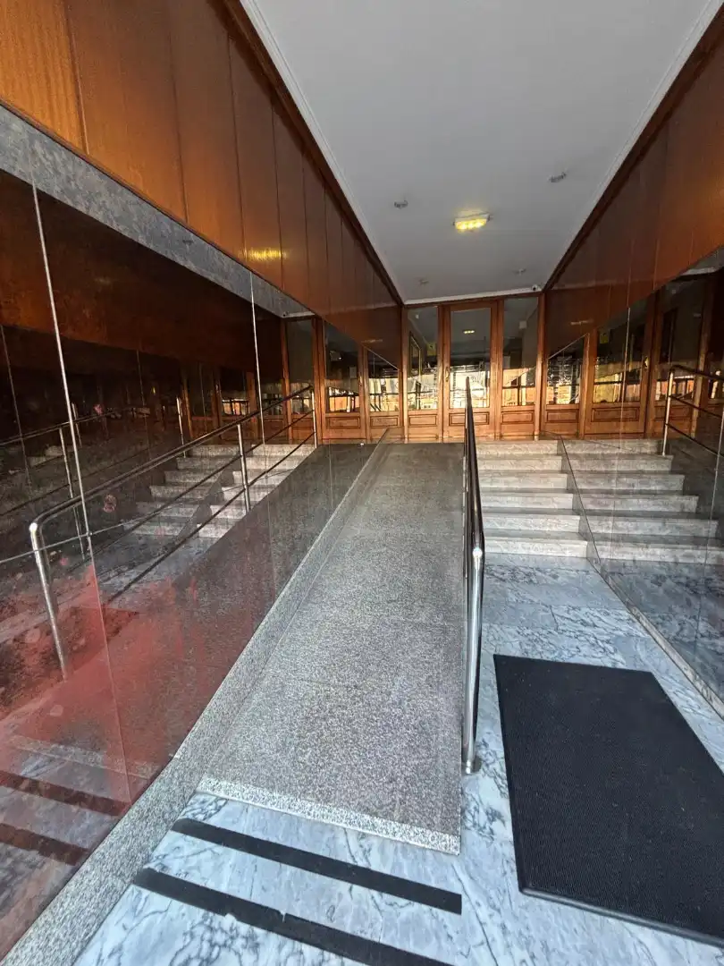 Pis en venda en Oviedo  amb Calefacció, Parquet i Forn