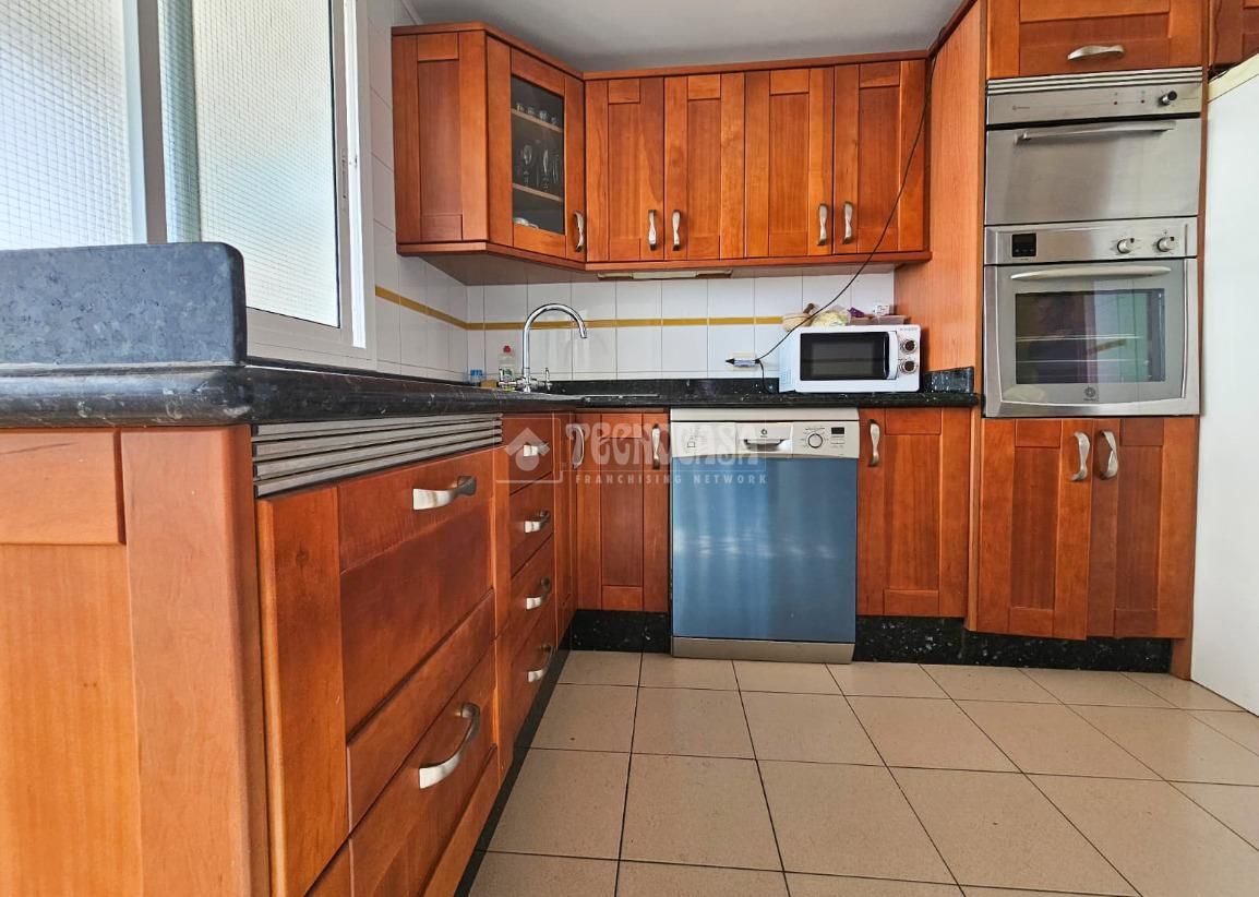 Cuina de Pis en venda en  Santa Cruz de Tenerife Capital amb Parquet, Moblat i Balcó