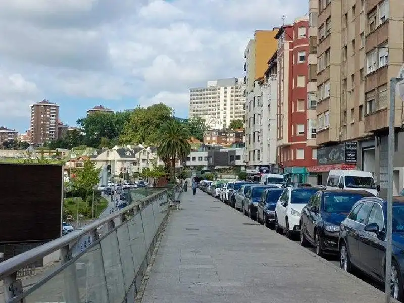 Vista exterior de Local en venda en Santander