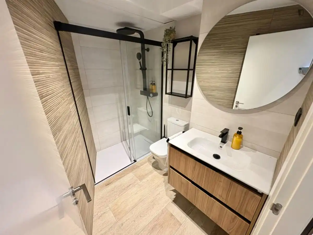 Baño de Apartamento de alquiler en Madrid con Amueblado, Horno y Lavadora