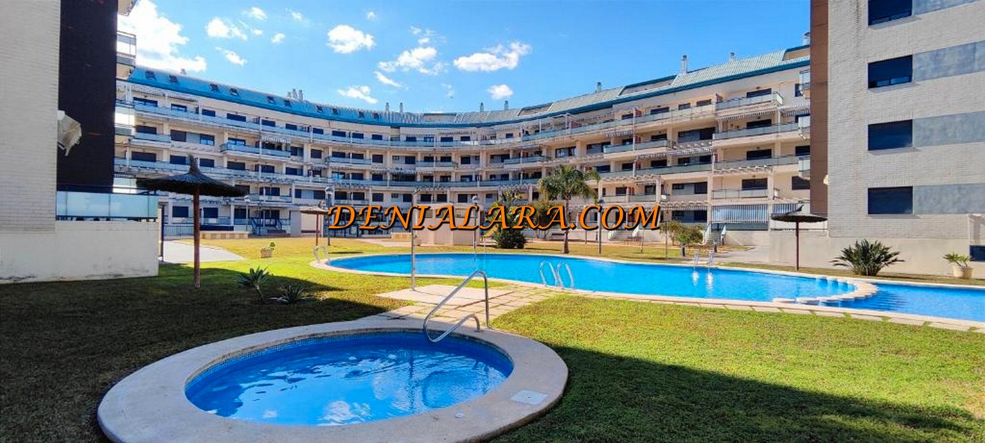 Vista exterior de Apartament en venda en Dénia amb Aire condicionat, Terrassa i Traster