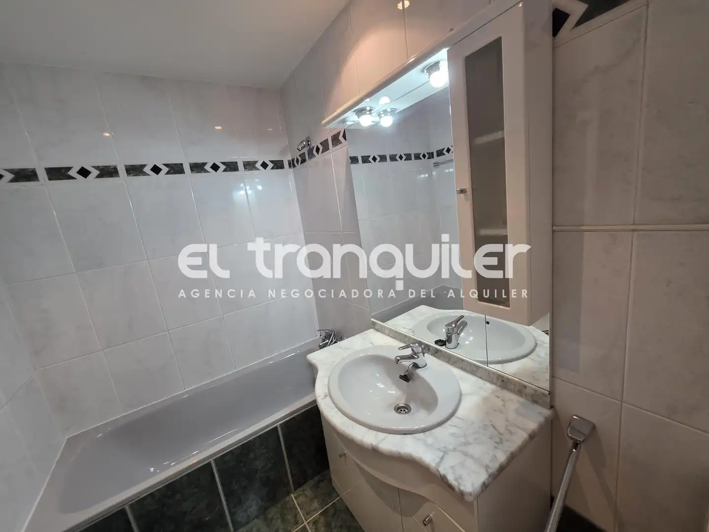 Cuina de Pis de lloguer en Madrid amb Aire condicionat, Parquet i Piscina