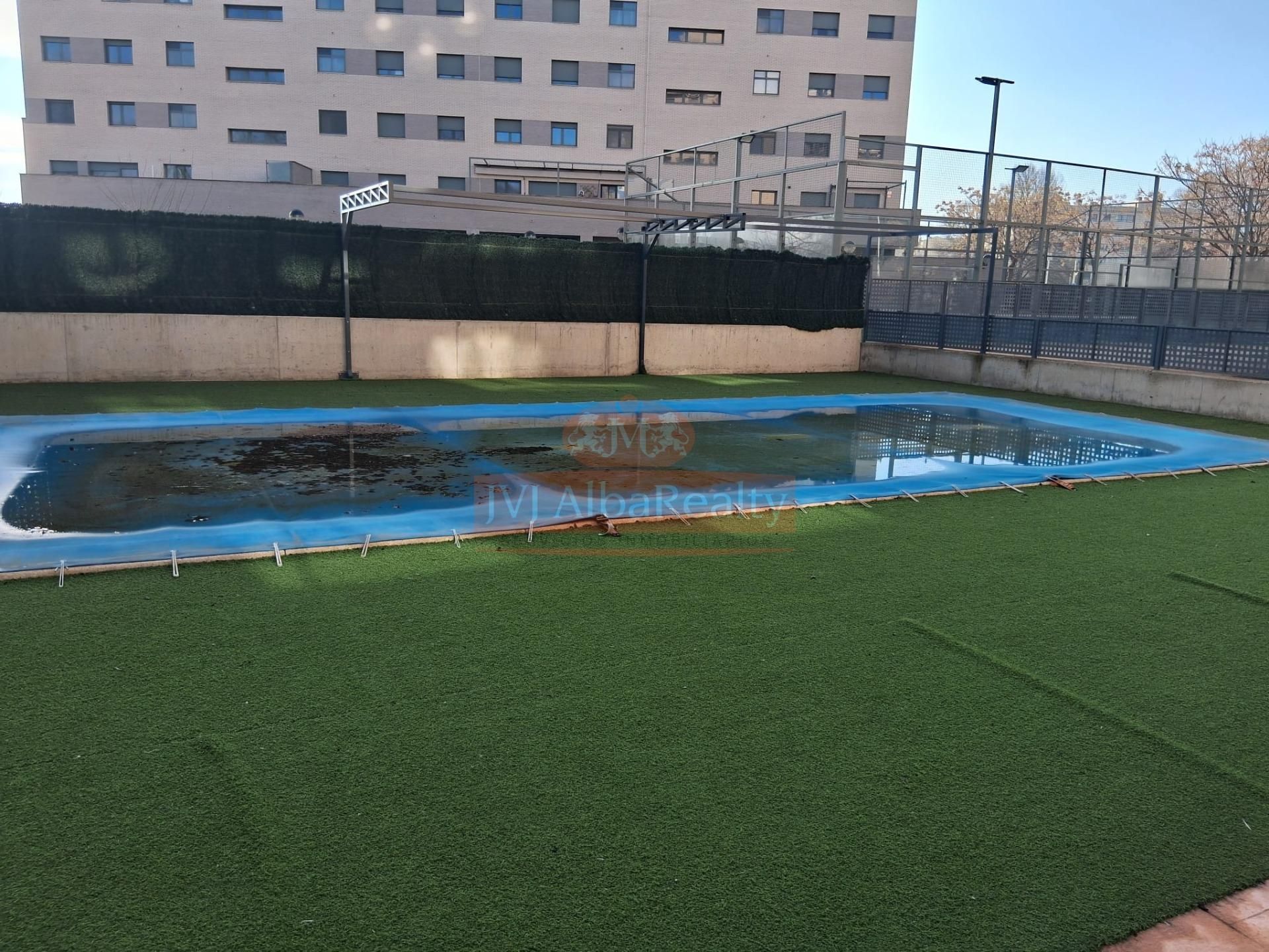Piscina de Pis en venda en  Albacete Capital amb Aire condicionat, Calefacció i Terrassa