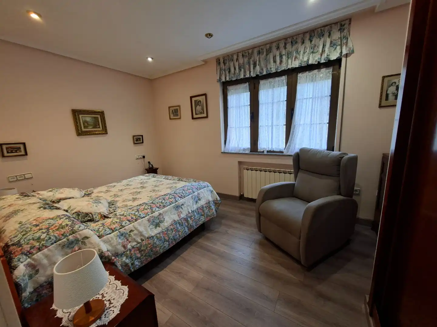 Bedroom of Houses for sale in Soto del Barco  with Heating, Private garden and Parquet flooring