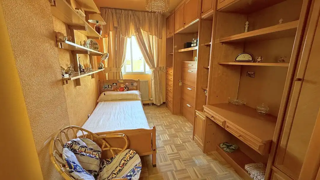 Habitación de Piso en venta en San Fernando de Henares con Calefacción y Trastero