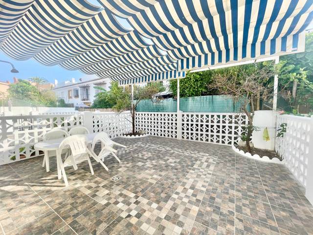 Casa adosada en Venta en Urbanizacion MARITIMO en Salobreña Costa