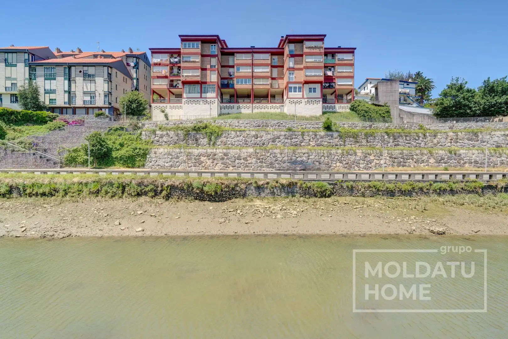 Außenansicht von Wohnung zum Verkauf in Zumaia mit Terrasse