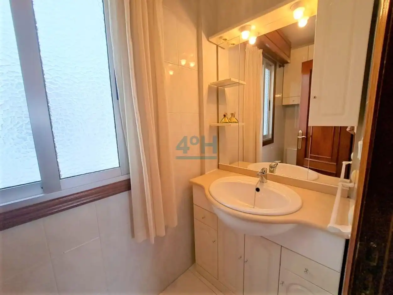 Bany de Apartament de lloguer en Barbadás amb Calefacció, Parquet i Traster