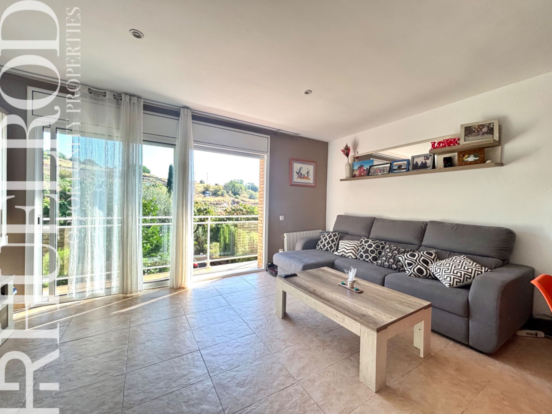 Sala d'estar de Casa o xalet en venda en Tiana amb Calefacció, Jardí privat i Parquet