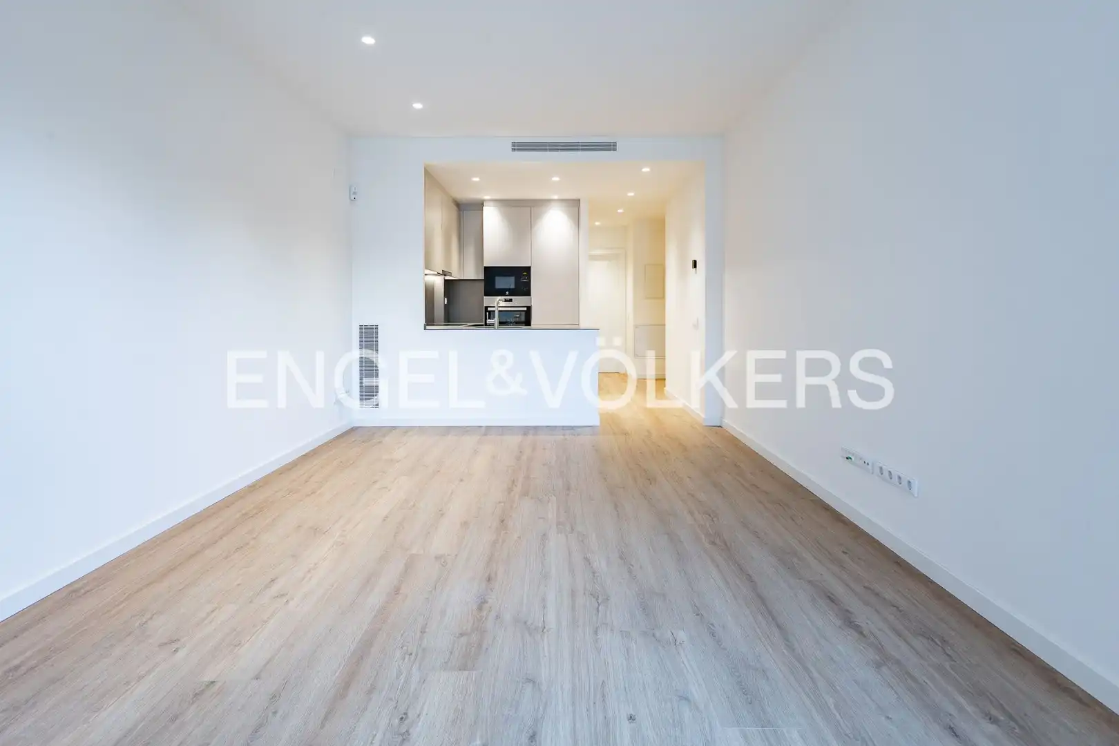 Living room of Ground floor for rent in Badalona  with Heating, Parquet flooring and Terrace