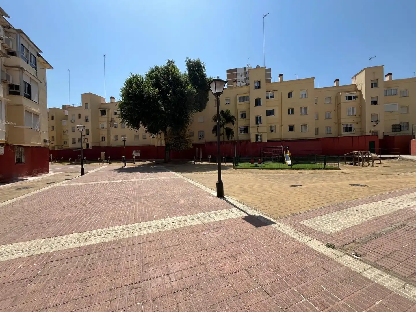 Exterior view of Flat for rent in Sevilla  with Air Conditioner and Furnished
