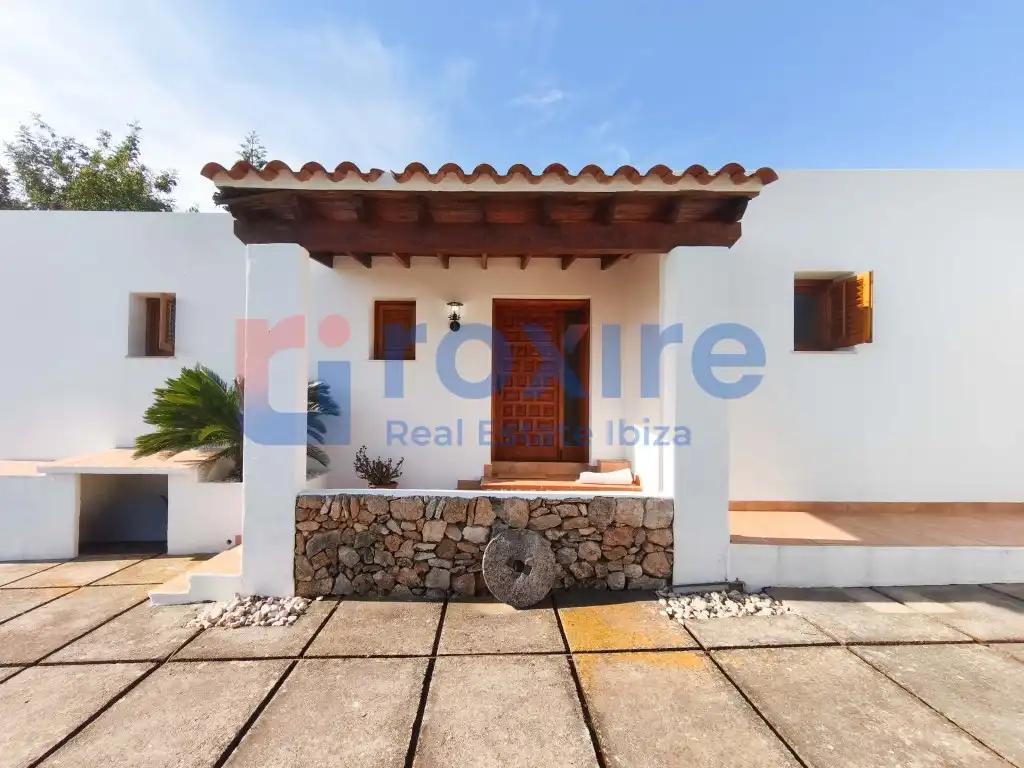 Vista exterior de Casa o chalet de alquiler en Sant Antoni de Portmany con Jardín privado, Terraza y Piscina