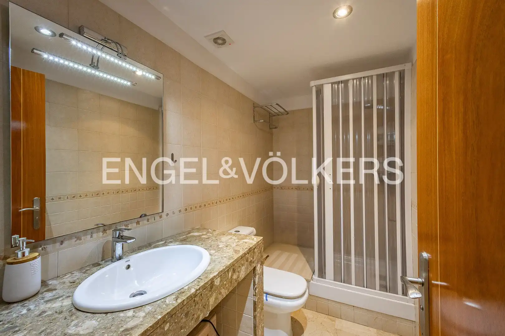 Bathroom of Attic for sale in Cubelles  with Air Conditioner, Heating and Private garden