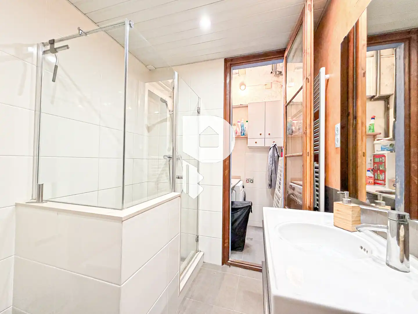 Baño de Casa adosada en venta en Sant Vicenç Dels Horts con Aire acondicionado, Calefacción y Jardín privado