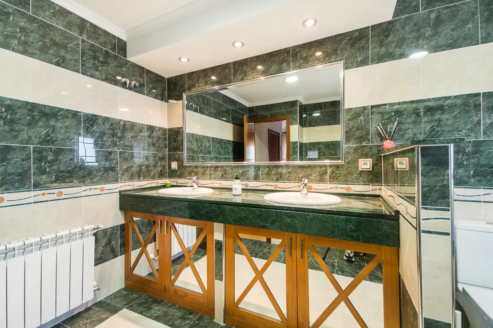 Bathroom of Houses for sale in Aranjuez  with Air Conditioner, Heating and Private garden