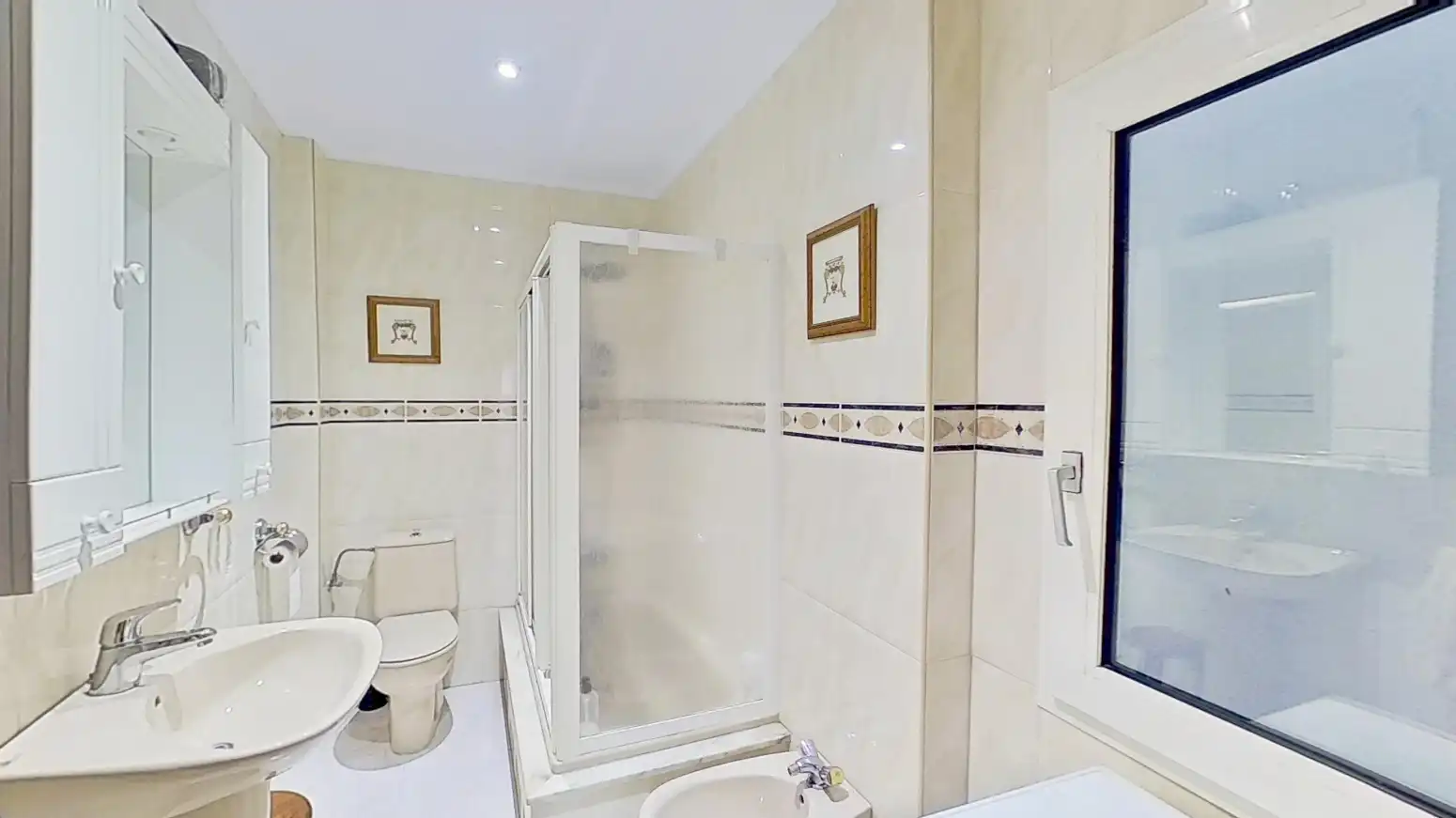 Bathroom of Flat for sale in Torrelavega   with Heating, Parquet flooring and Storage room